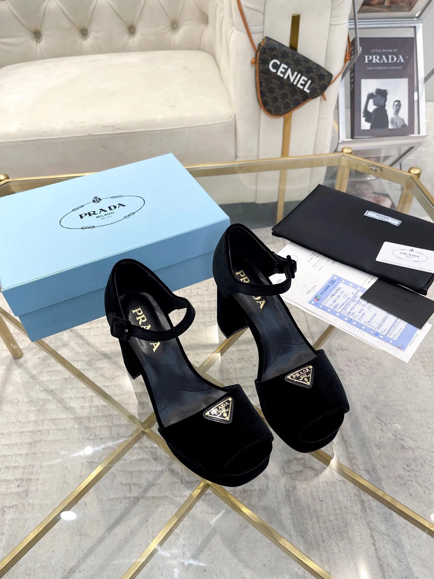 👟👟Ex-factory price 600👟👟 (imitation leather bottom-20) New arrival 👉Ready stock👈Remove the original board and make a 1:1 replica‼ ️The highest version ✅2024Prada early spring catwalk hot style 😘Latest spring style Thick heel square toe water platform series (genuine leather outsole) (simulated leather sole) A must-have for goddesses, super beautiful on the feet 👉The upper is made of imported original velvet, soft and textured, lining + foot pads, imported sheepskin lining, breathable and comfortable, private model water platform, heel, water platform 3M, heel height 9.5M Code number 35M-39M (34 40 4142 customized, non-refundable and non-exchangeable)